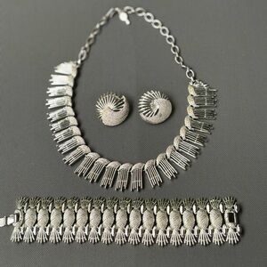 Vintage 1960s Sarah Coventry Elegant Silvertone Jewelry Set